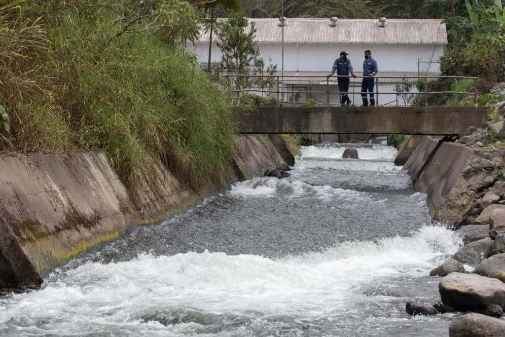 Hidrotambo y el río Dulcepamba: energía renovable con responsabilidad ambiental