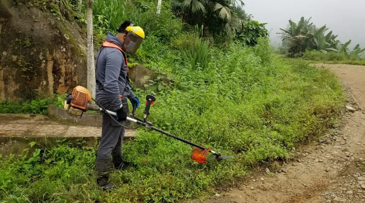 HIDROTAMBO PARTICIPA EN MINGA COMUNITARIA PARA LIMPIEZA DE LA VÍA DEL RECINTO VAINILLAS